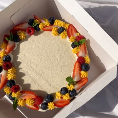 cakes - Mango cake with berry filling