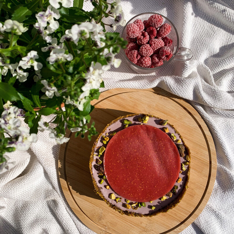 Pistachio raspberry "cheesecake"